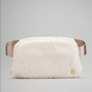NWT Lululemon everywhere fleece belt bag